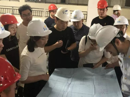 新罗如何保证餐饮行业无尘净化车间装修设计的合规性？